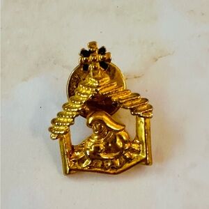 Vintage Gold Mary and Baby Jesus Nativity Scene Pin or Tie Tack